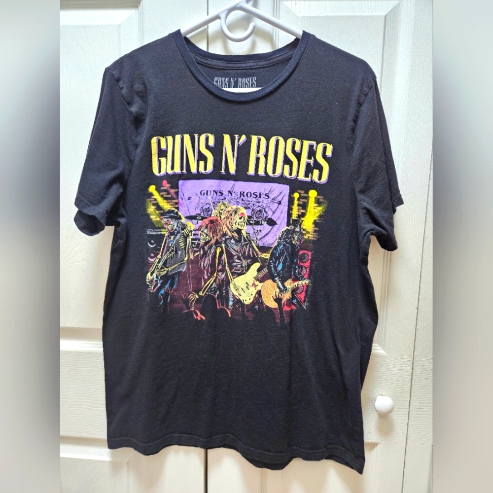 Guns N’ Roses It's So Easy Black Shirt Unisex Size XL Skull/Thorns Theme.